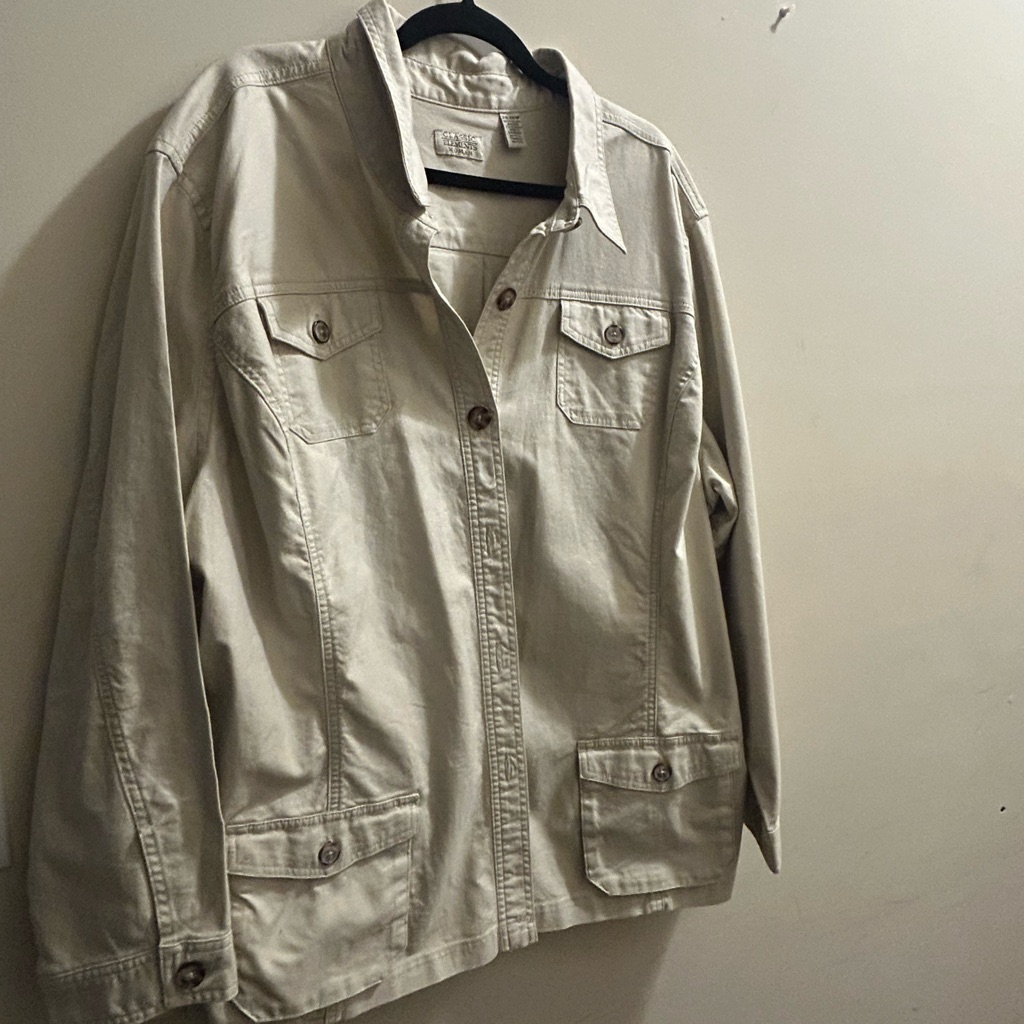 Women’s Beige Button-Up Jacket. Size 24/26